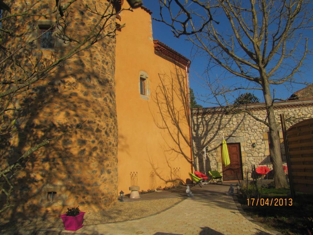 Chateau Des Aiguilles Saint-Remy-de-Chargnat Экстерьер фото