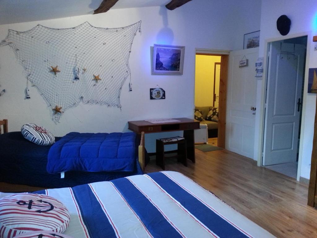 Chateau Des Aiguilles Saint-Remy-de-Chargnat Номер фото